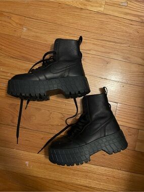 Nike Black Women's Platform Lace-Up Combat Boots